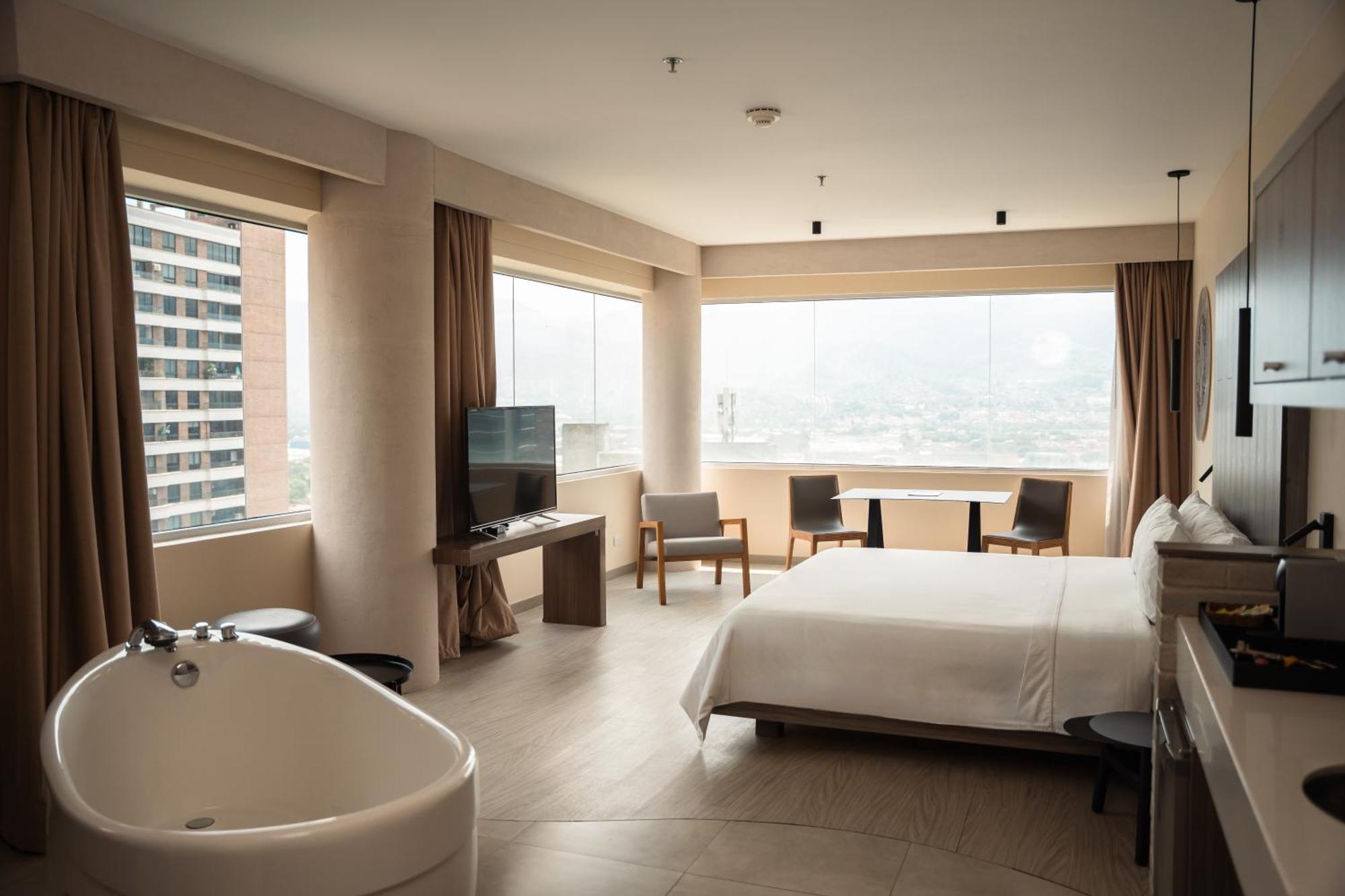 Hotel V Grand Hotel, A Member Of Radisson Individuals 4*